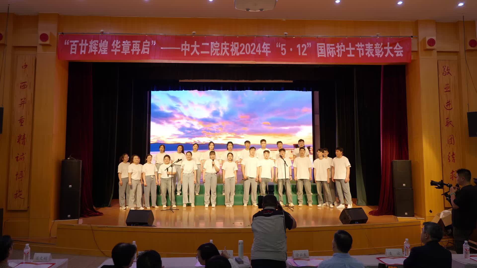 青年合唱《一路生花》
